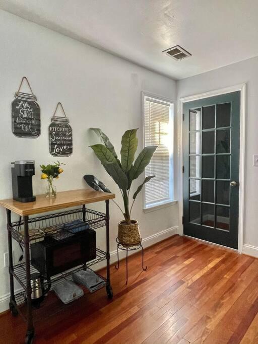 Brand New, Cozy, Modern, One-Bedroom Apartment 팔스 처치 외부 사진